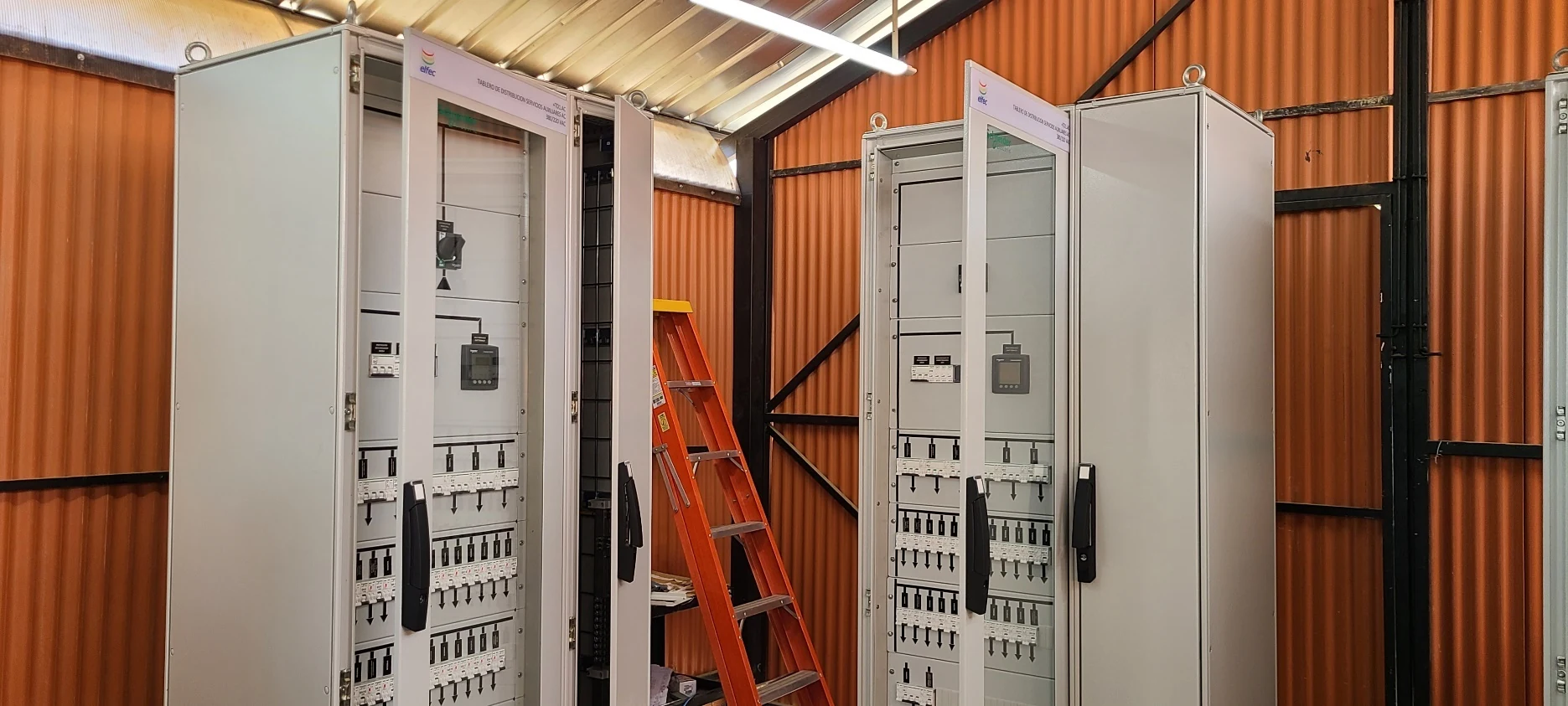 Gabinetes eléctricos en taller propio — Ideas Automation